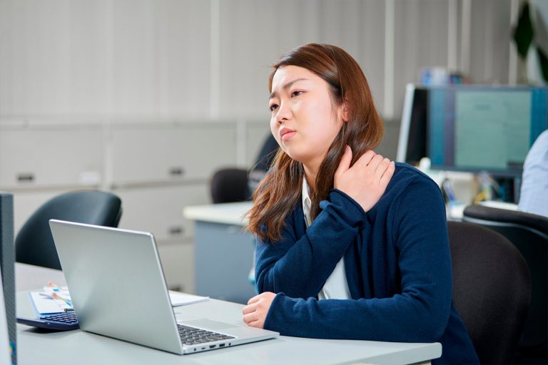 Puis-je toucher ma retraite et continuer à travailler : les règles expliquées