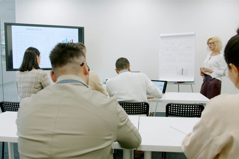 Combien de fois un employeur peut-il refuser une formation : ce que dit le droit du travail