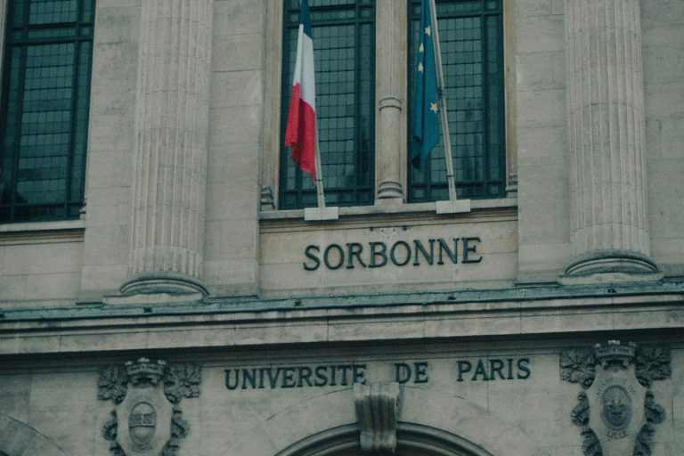 Comment savoir si une école est reconnue par l'État : les points de vérification