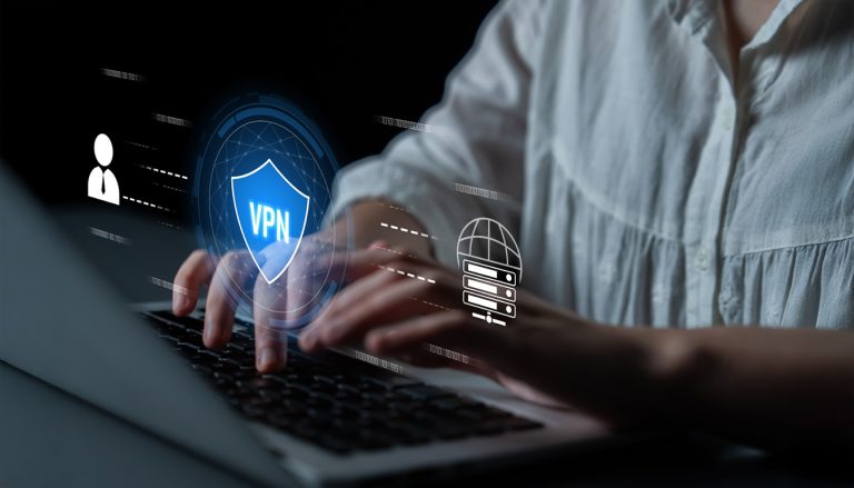 Découvrez comment sécuriser votre parcours professionnel en ligne grâce aux VPN, protégez vos données et assurez une carrière numérique sûre et fiable.