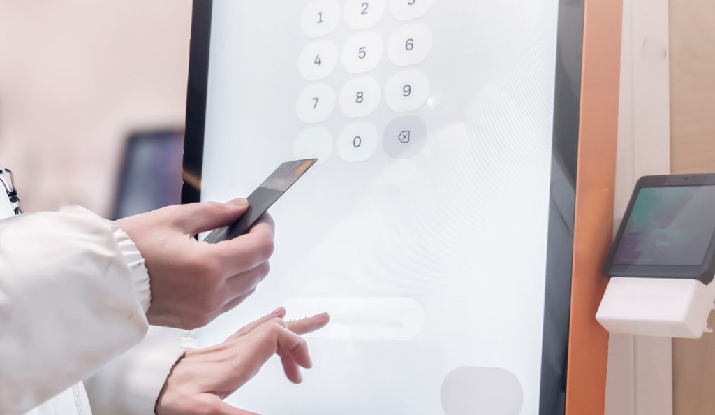 Découvrez les avantages d'une borne interactive en entreprise : améliorer l'accueil, faciliter l'accès à l'information et optimiser l'expérience client.