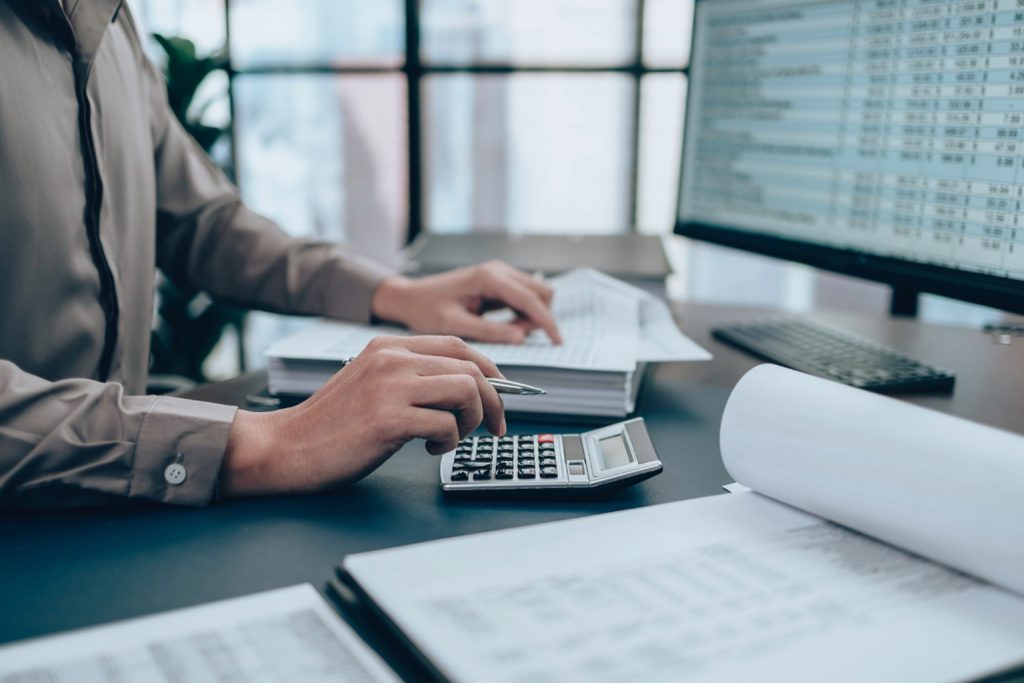 Découvrez la durée moyenne de la formation de comptable, les différentes étapes à suivre et les options disponibles pour devenir un professionnel en comptabilité.