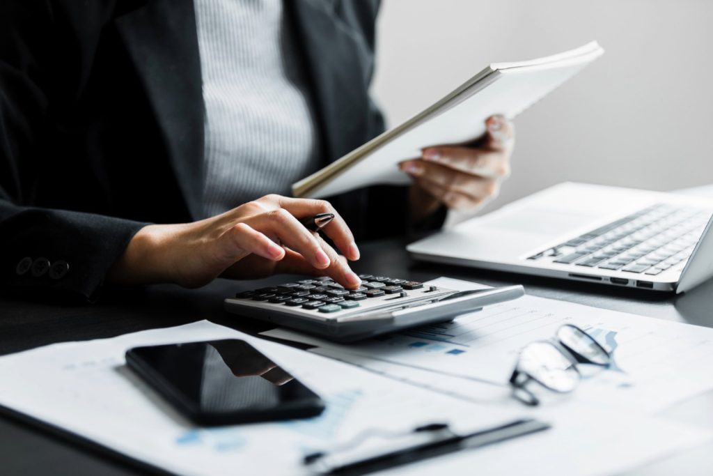 Découvrez la durée moyenne de la formation de comptable, les différentes étapes à suivre et les options disponibles pour devenir un professionnel en comptabilité.