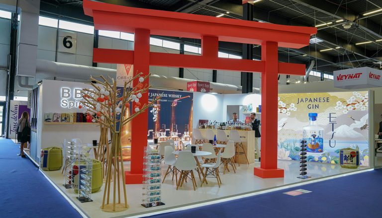 Découvrez quand et pourquoi faire appel à un expert en création de stand pour optimiser votre visibilité lors d'événements professionnels et salons.