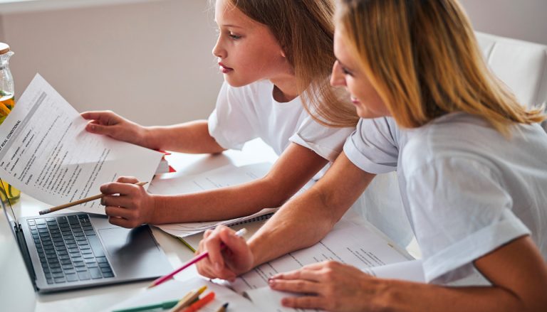 découvrez edumoov, une plateforme innovante qui facilite la communication et la gestion entre enseignants et parents. apprenez comment elle fonctionne pour améliorer le suivi scolaire et la collaboration.