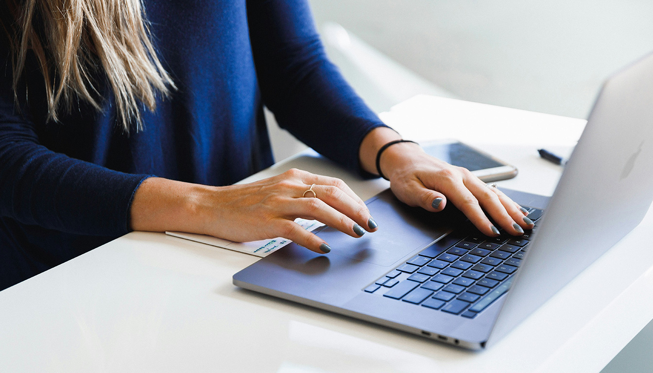 écouvrez comment utiliser monkeytype, le test de vitesse de frappe en ligne, et explorez ses fonctionnalités clés pour améliorer votre rapidité et précision au clavier.