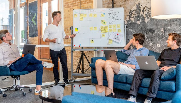 Découvrez comment PME et grands comptes peuvent sélectionner l'agence marketing B2B idéale pour maximiser leur performance et atteindre leurs objectifs commerciaux.