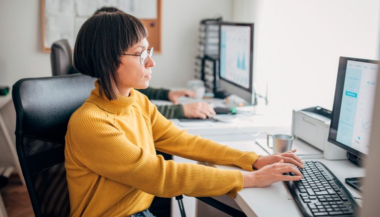 Peut-on demander plusieurs médailles du travail en même temps : règles et démarches à connaître