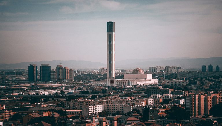 découvrez le salaire moyen en algérie, avec une conversion précise en euros et dinars, et une comparaison détaillée par mois pour mieux comprendre le pouvoir d'achat.
