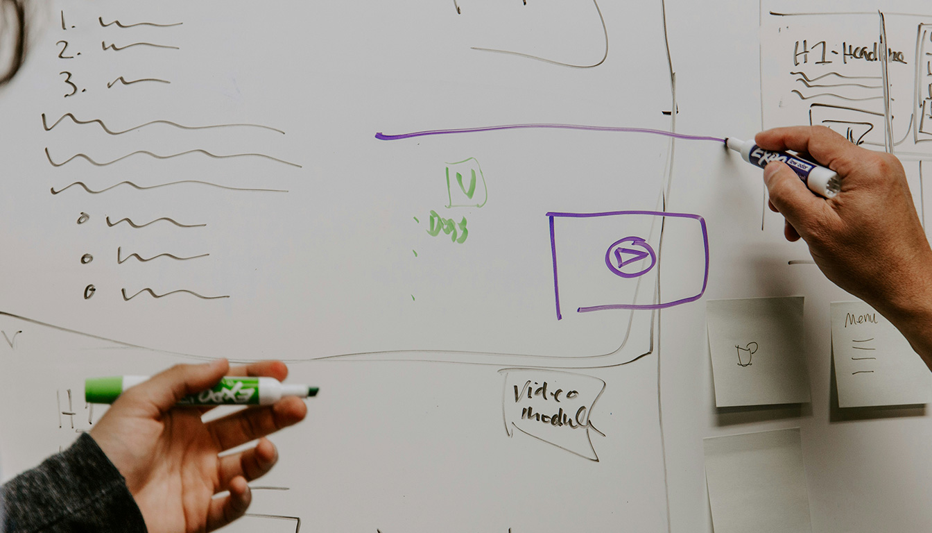 découvrez la stratégie d'inward marketing, ses principes clés et en quoi elle se distingue de l'inside marketing pour optimiser votre approche commerciale.