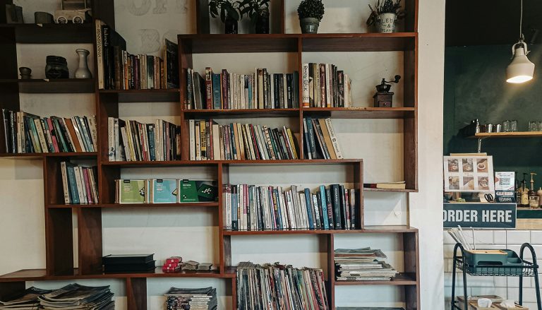 découvrez nos conseils pratiques pour ouvrir votre librairie café avec succès et créer un espace unique alliant passion des livres et convivialité autour d'un bon café.