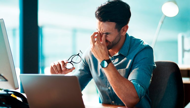découvrez vos droits et les conditions liées au changement de poste après un arrêt de travail, ainsi que les cas particuliers à connaître pour protéger votre emploi.