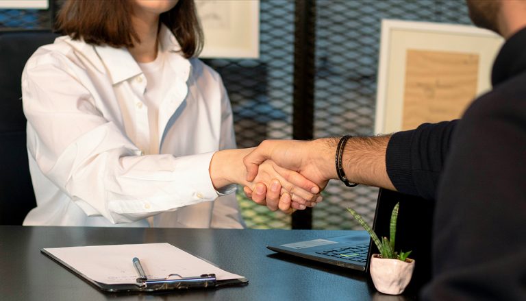 découvrez les conditions, démarches et droits du salarié concernant la réembauche après un licenciement pour faute grave. guide complet pour mieux comprendre vos possibilités.