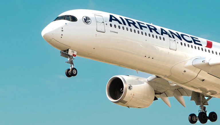 découvrez la rémunération du commandant de bord air france, incluant salaire de base, primes et perspectives d'évolution selon les types d’avion pilotés.