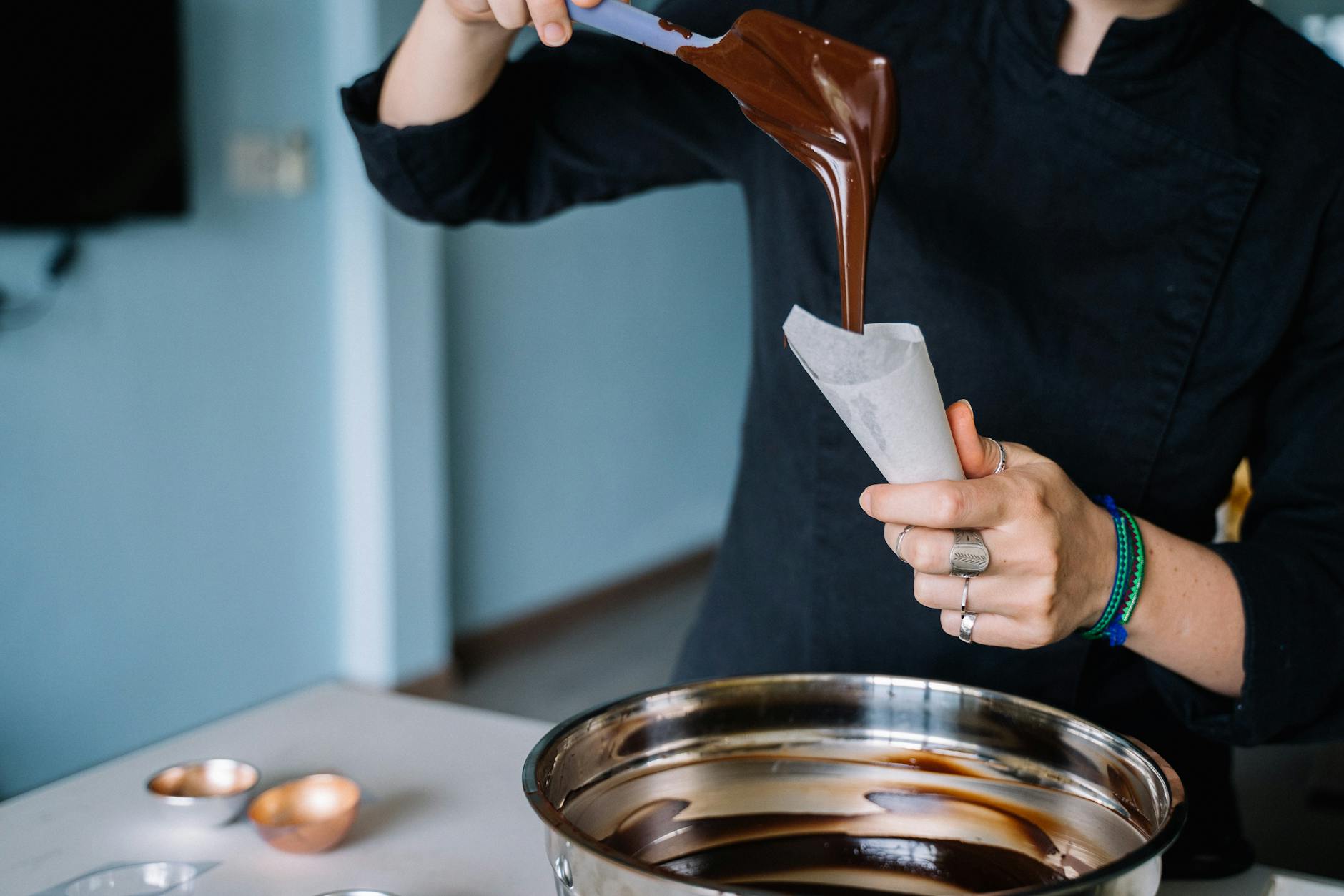 Formation chocolaterie où se former, — atelier de fabrication de chocolat
