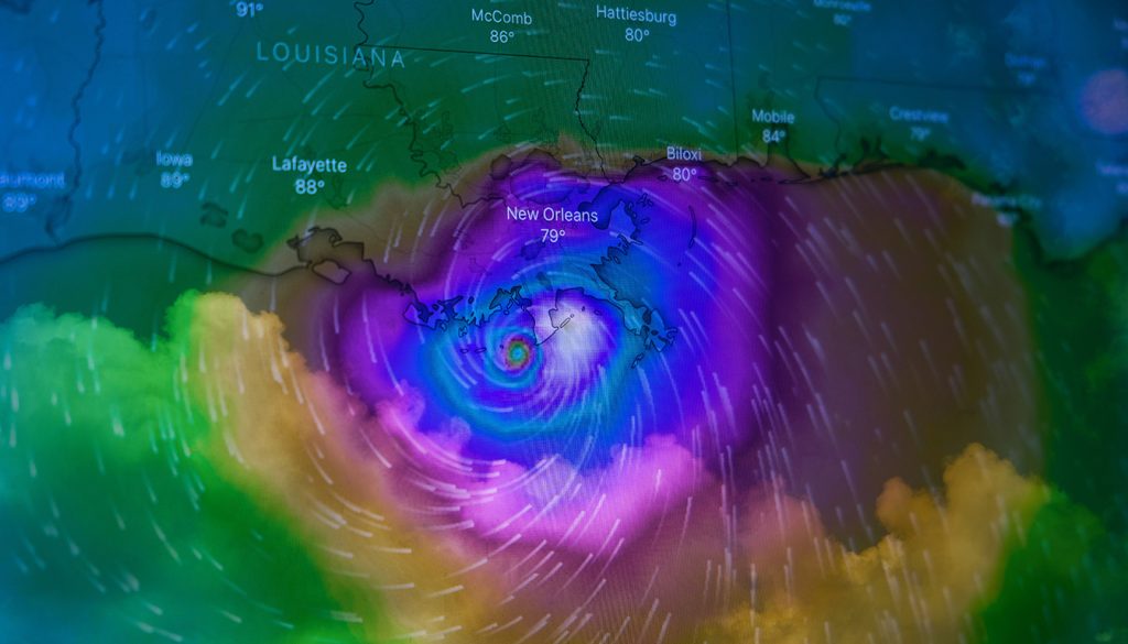 Devenir météorologue aujourd’hui : missions réelles, idées reçues et conditions d’exercice — météorologue analysant des données météo