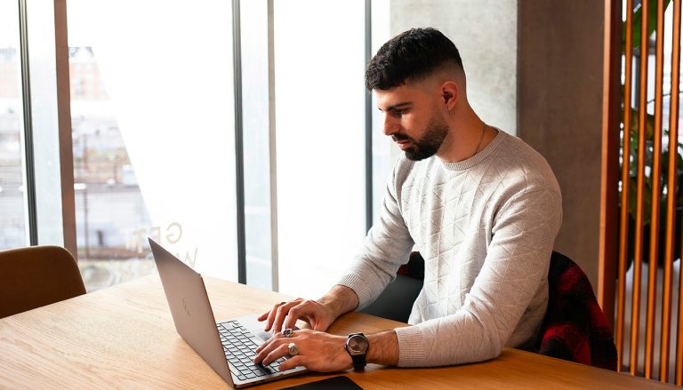 Découvrez la formation IA d'Alyra et donnez un nouvel élan à votre carrière grâce à une expertise reconnue en intelligence artificielle. Inscrivez-vous dès maintenant !