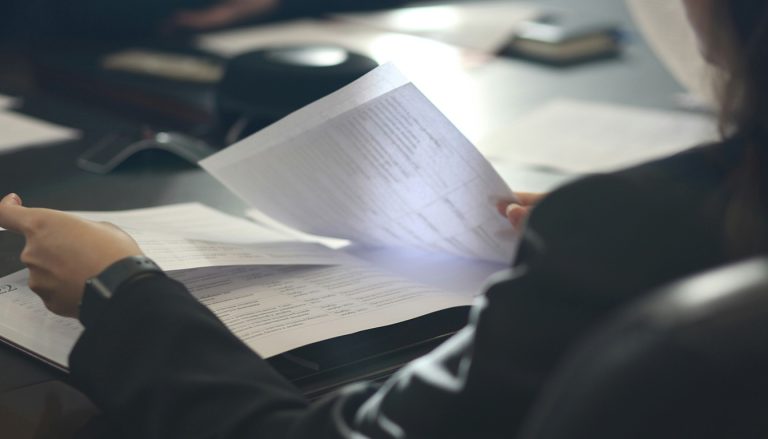 Découvrez les 5 erreurs les plus fréquentes dans la tenue des registres légaux d'une SAS et apprenez comment les éviter pour assurer la conformité de votre entreprise.
