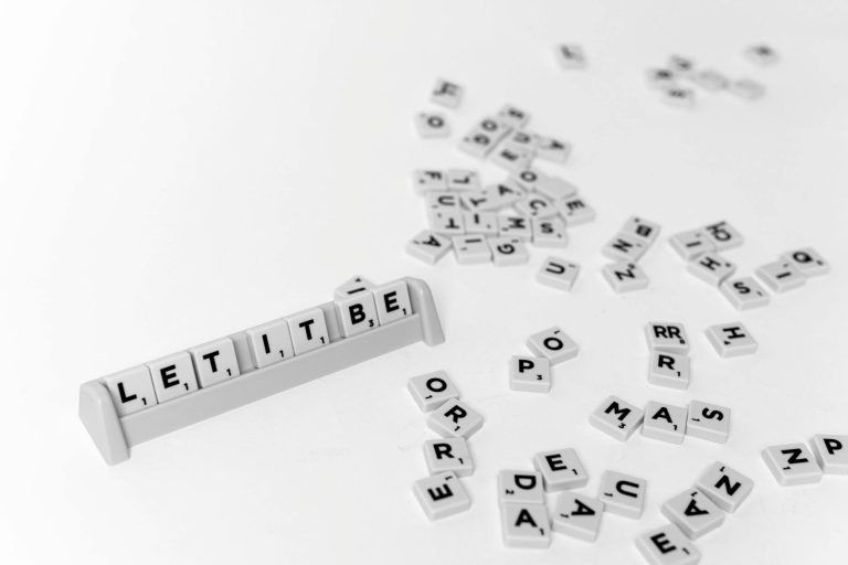 Métier en Y exemples originaux — enfants jouant à des jeux de lettres
