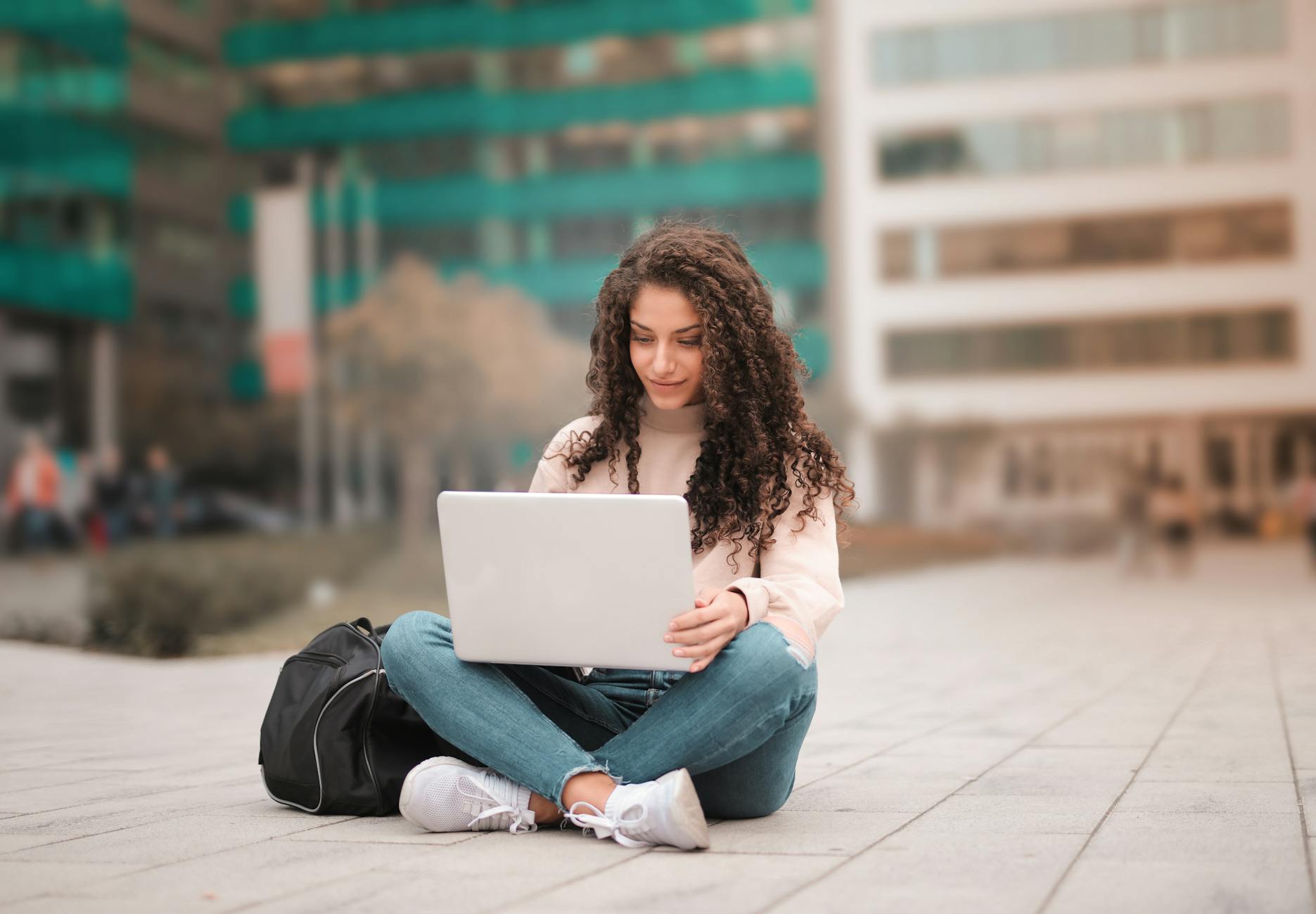 Webmail Lyon comment accéder à — étudiant accédant au webmail sur ordinateur