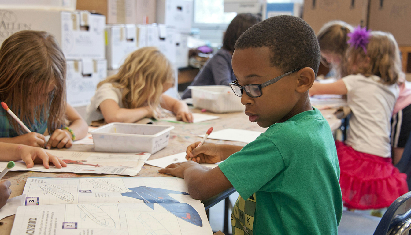 École Steiner avis témoignages de — enfants apprenant en classe extérieure