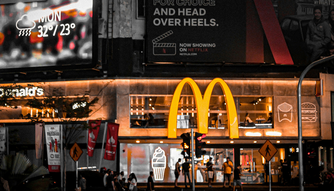 découvrez tout sur le salaire d'un manager mcdonald's en france : montants nets et bruts, ainsi que les variations salariales selon les différentes régions.