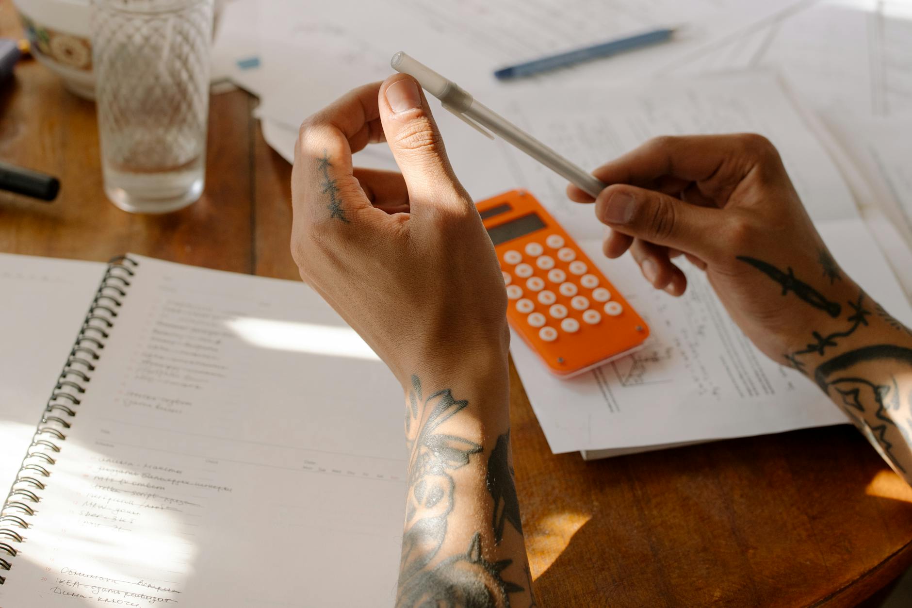 Convertisseur note sur 20 transformer — étudiant avec calculatrice et notes