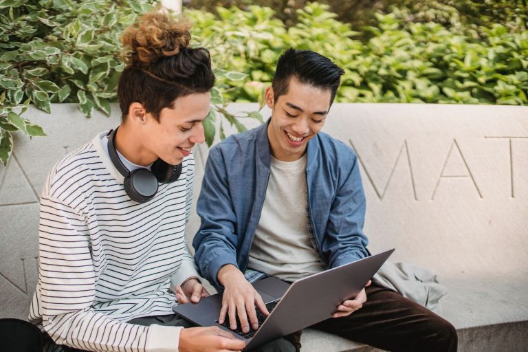 Edumapper avis comment fonctionne cet — étudiant utilisant un outil d'orientation en ligne