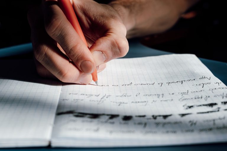 Lettre de démission de BTS — lettre de démission étudiant sur bureau