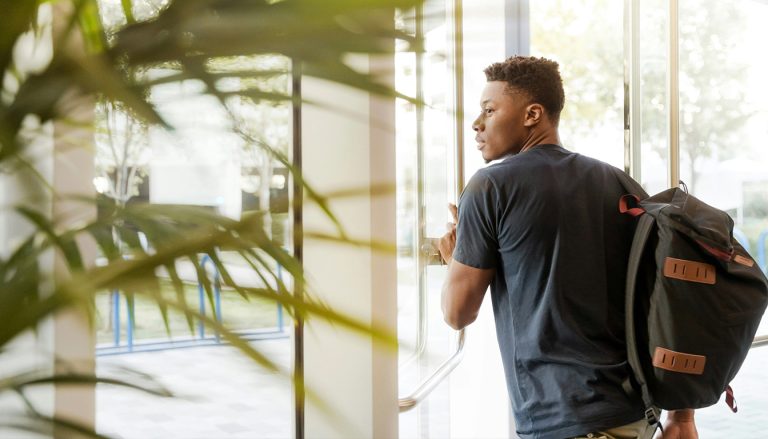 Comment entrer en école de — étudiants en école de commerce étudiant ensemble