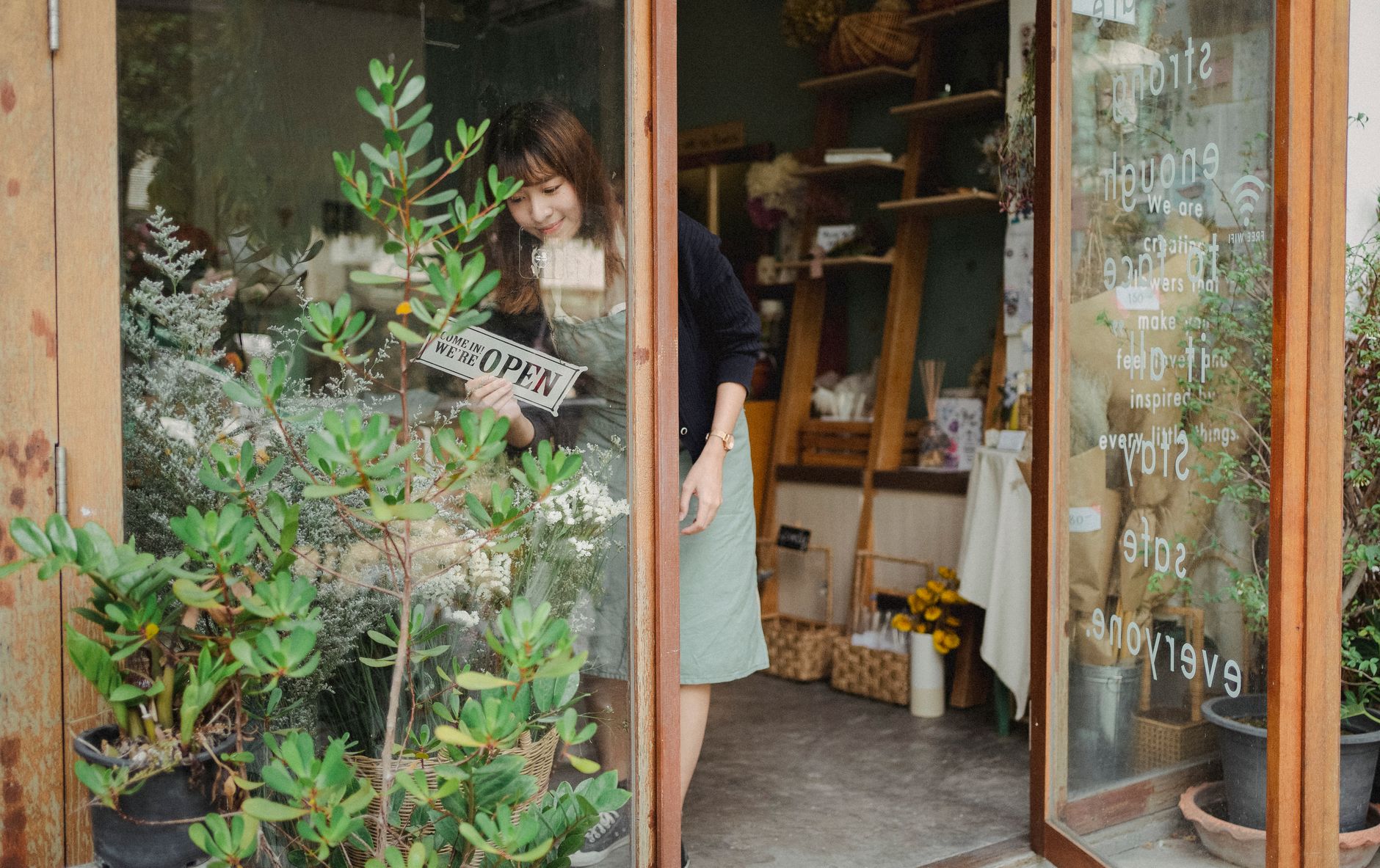 Quelles sont les démarches pour — propriétaire d'entreprise planifiant l'ouverture d'un magasin