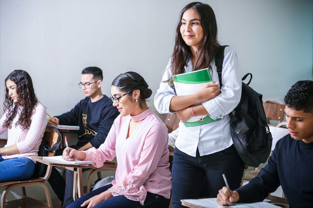 Quel bac pour école de commerce : comprendre les voies générales, technologiques et professionnelles — étudiants étudiant école de commerce