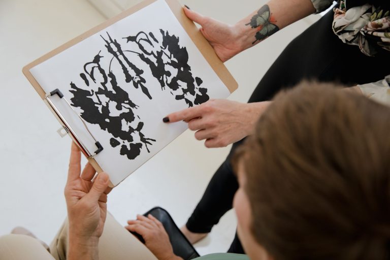 Comment devenir art thérapeute étapes, — séance d'art thérapie avec patient