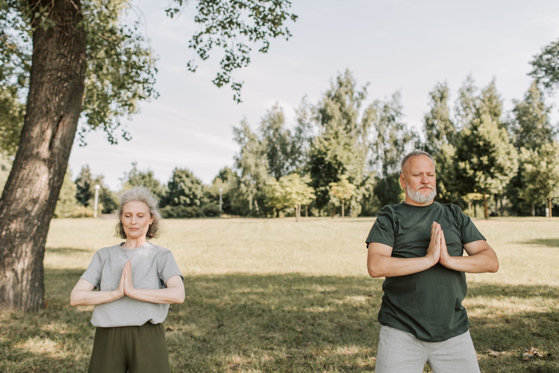 Devenir prof de yoga à — cours de yoga senior en plein air