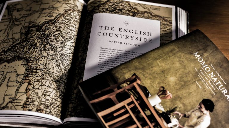 Pourquoi l’anglais est la langue — carte du monde avec texte en anglais
