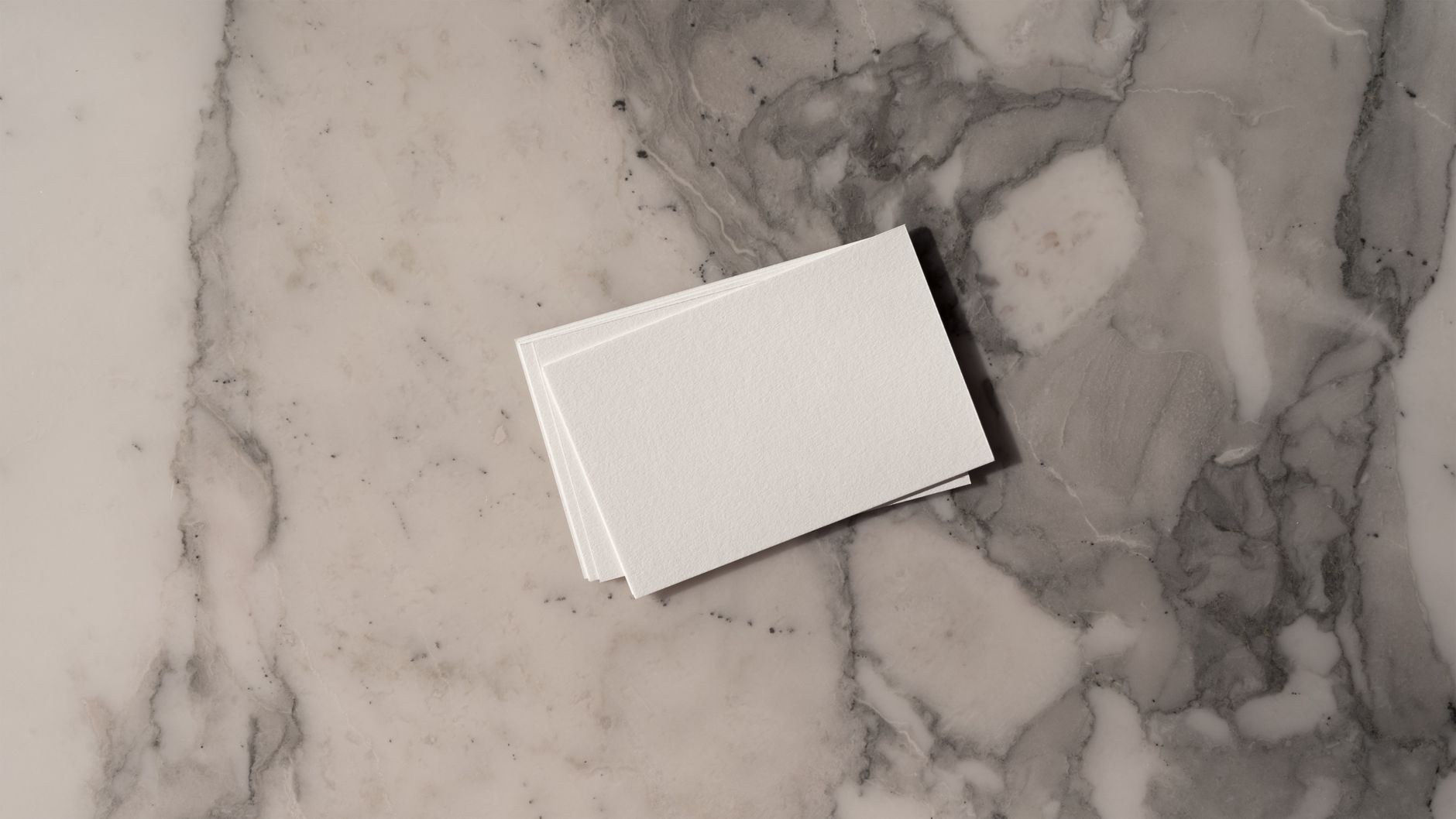 Que mettre sur une carte de visite professionnelle pour qu’elle soit utile dès le premier coup d’œil — design de carte de visite professionnelle