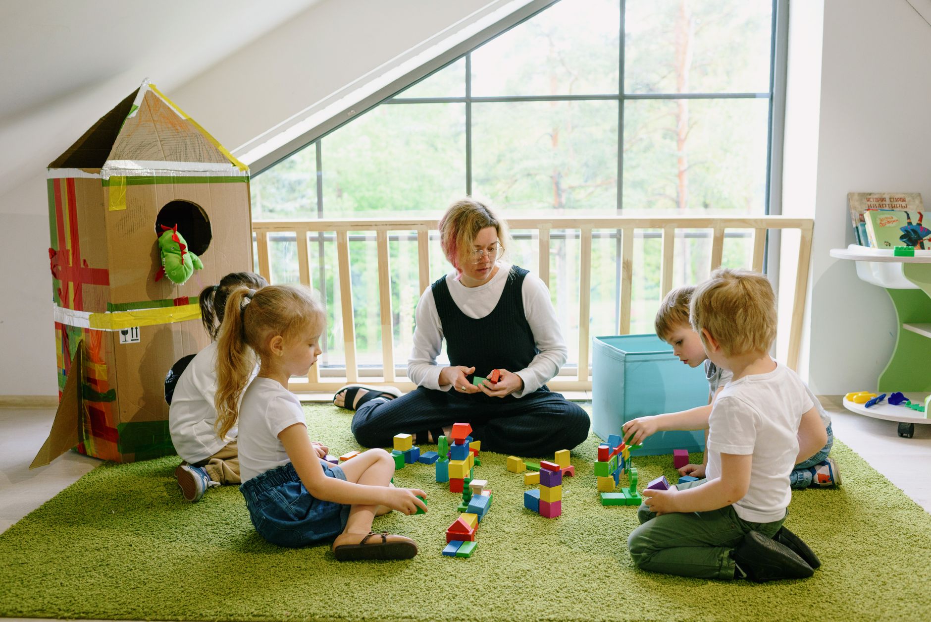 Quel diplôme pour travailler en — enfants jouant dans une crèche