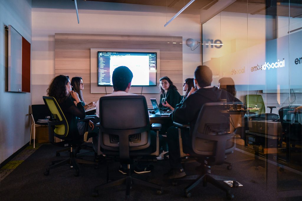 Certifications IA reconnues : comprendre ce que « reconnu » veut vraiment dire avant de chercher sur choisir-formation.com — personne étudiant certification IA