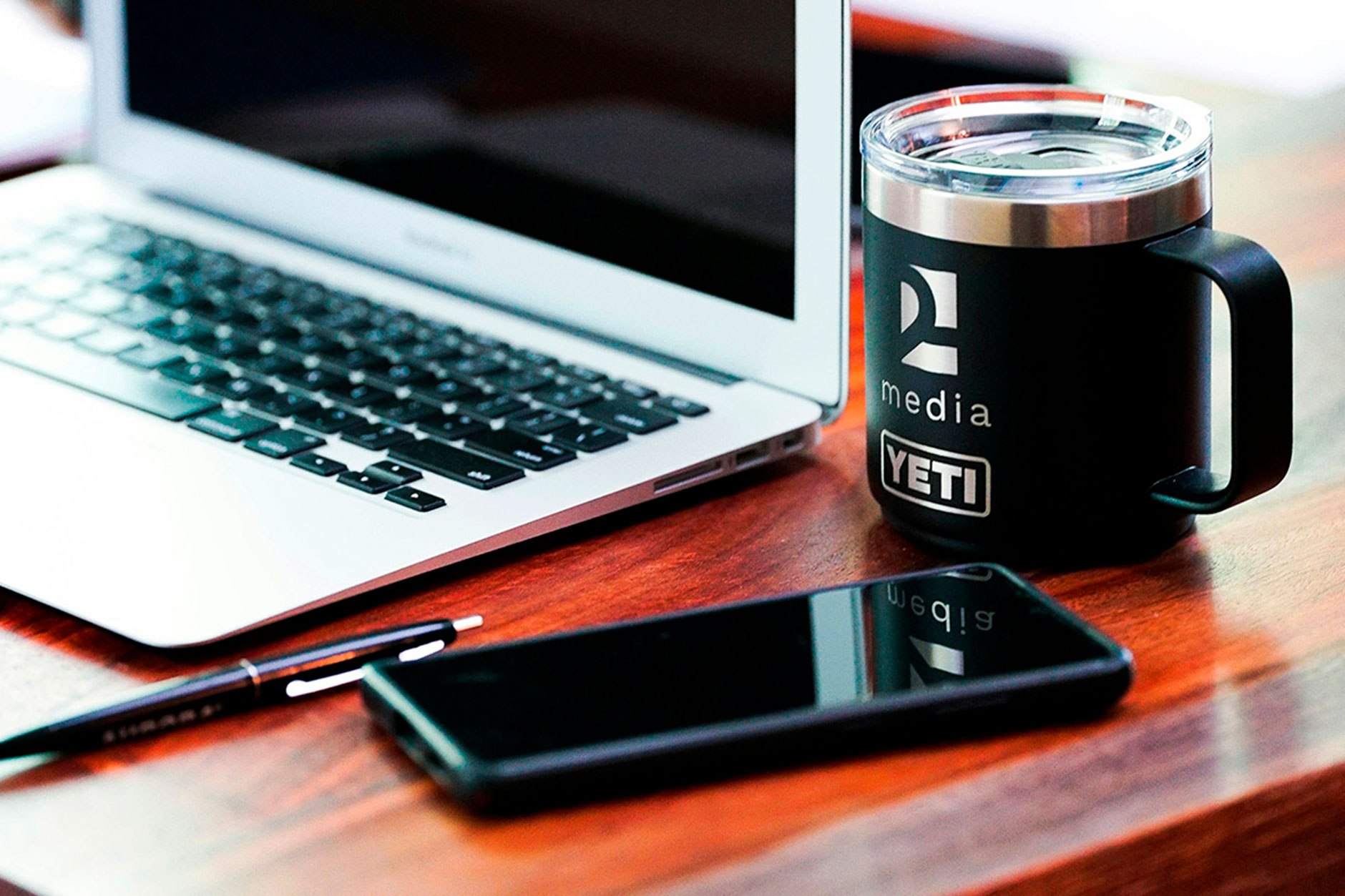 Découvrez comment transformer vos goodies en outils de communication efficaces pour renforcer votre stratégie marketing et fidéliser votre audience.