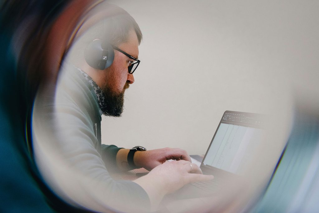 Découvrez les différences entre les certifications ISO 27001 Lead Implementer et Lead Auditor pour choisir celle qui correspond le mieux à vos objectifs professionnels en sécurité de l'information.