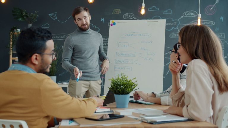 Blog agence de communication conseils, — équipe brainstorming stratégie marketing