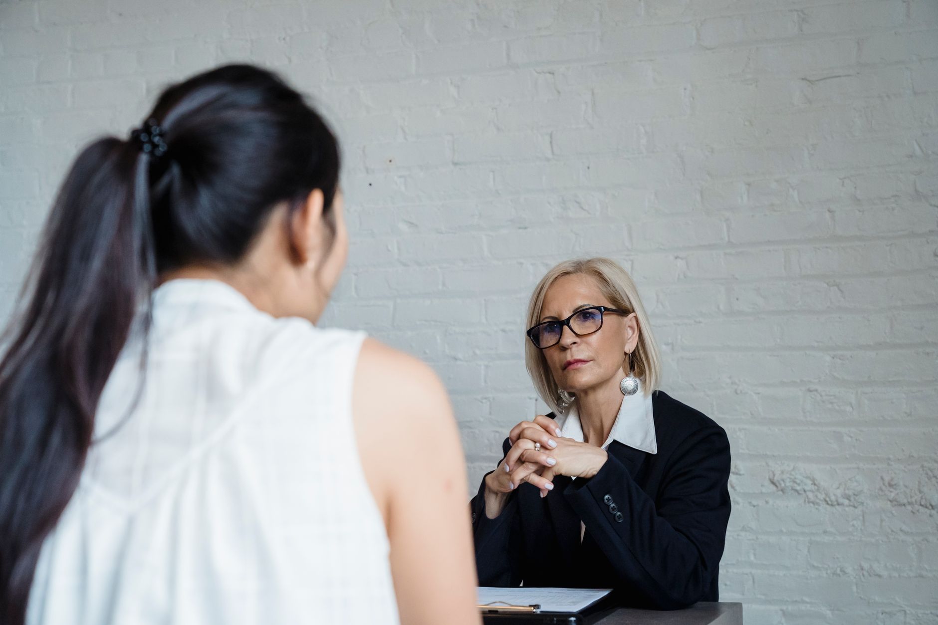 Tarifs bilan de compétences en 2026 : fourchettes de prix, durées et formats passés au crible — séance de coaching carrière bureau