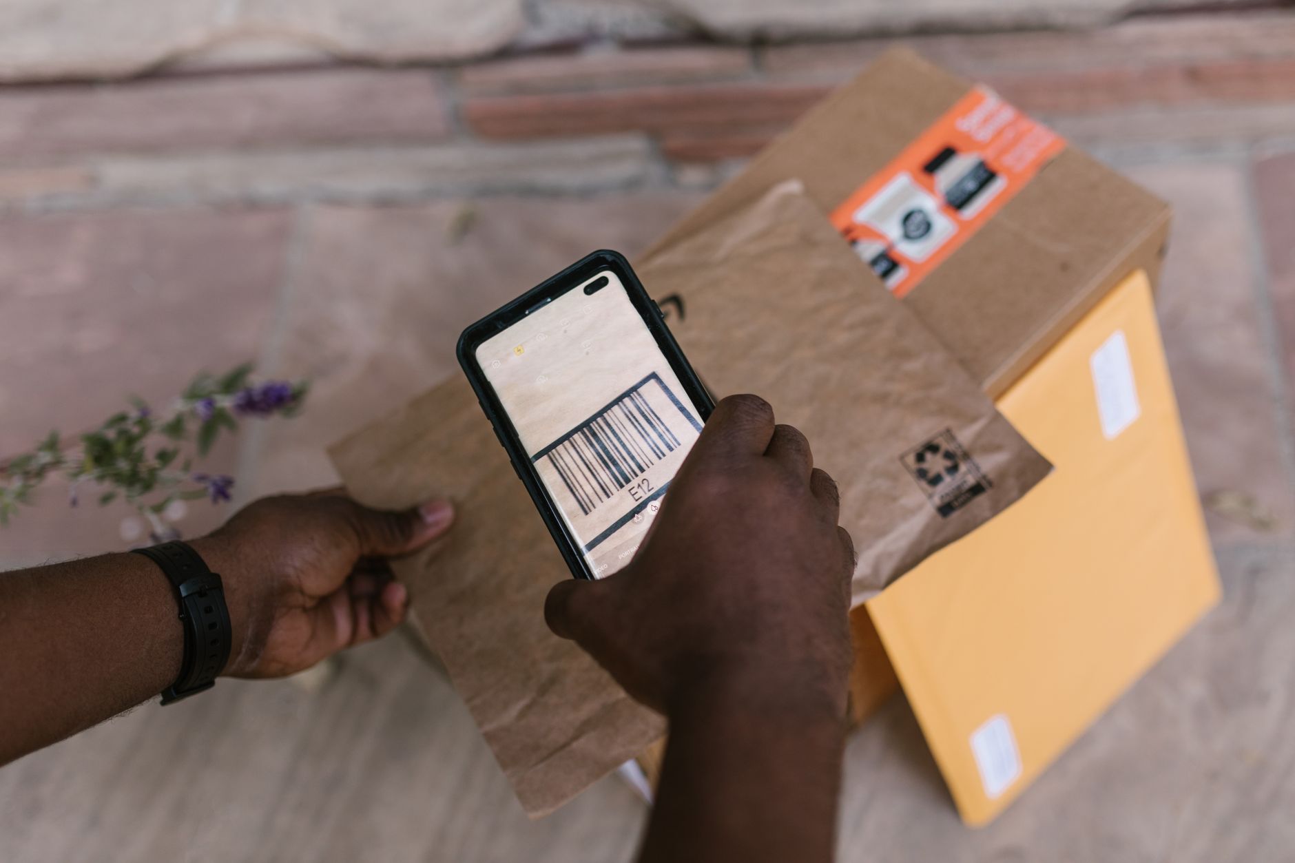 IoT emballages applications concrètes et — technologie d'emballage connecté logistique