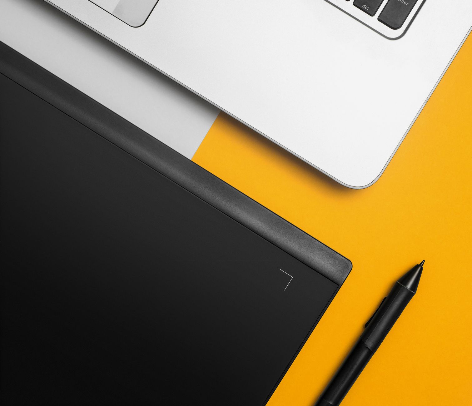 Tarif charte graphique comment estimer — espace de travail design graphique avec outils